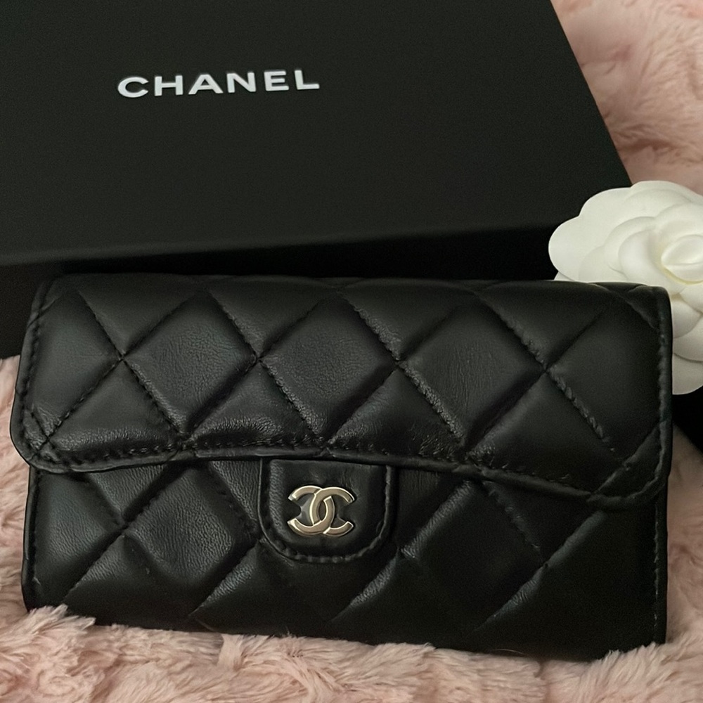 CHANEL Black Lambskin Medium Wallet- Giftable Condition
